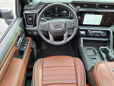 Used 2025 GMC Sierra 2500 Denali Ultimate image 13