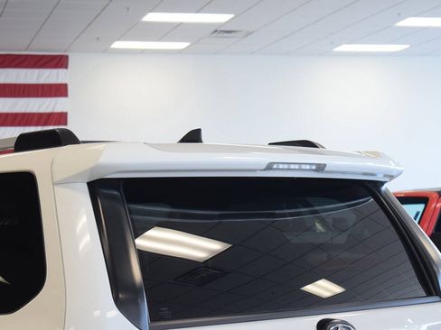 Used 2018 Toyota 4Runner TRD Off-Road Premium AWD/4WD image 11