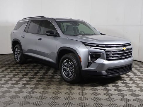 Used 2025 Chevrolet Traverse LT w/ Driver Confidence Package FWD image 53