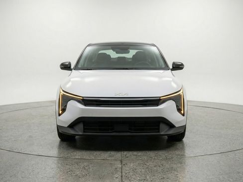 Used 2025 Kia K4 LXS image 2