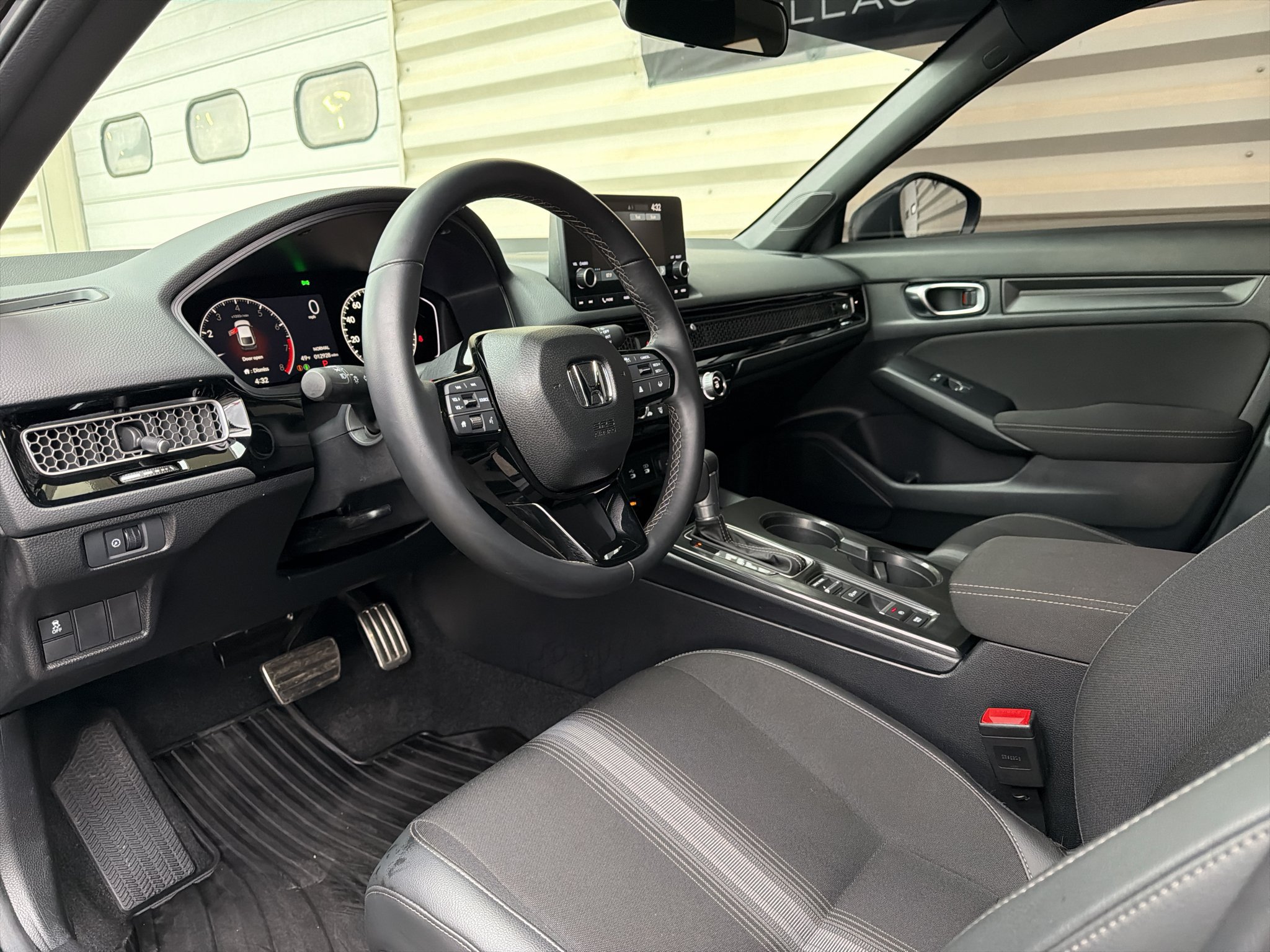 Used 2025 Honda Civic Sport image 9