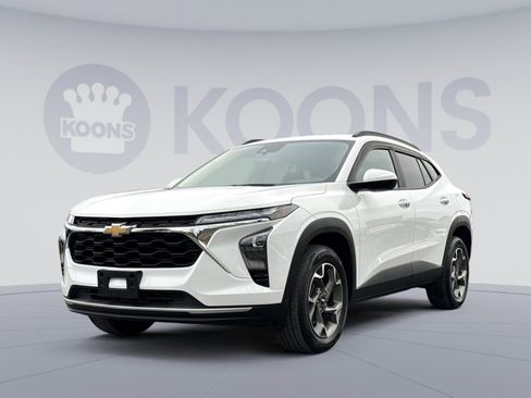 Used 2024 Chevrolet Trax LT w/ Driver Confidence Package image 1