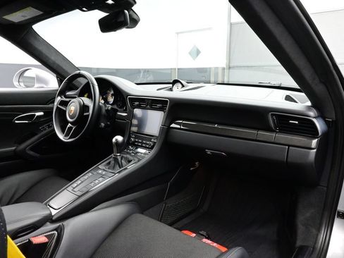 Used 2018 Porsche 911 GT3 RWD image 14