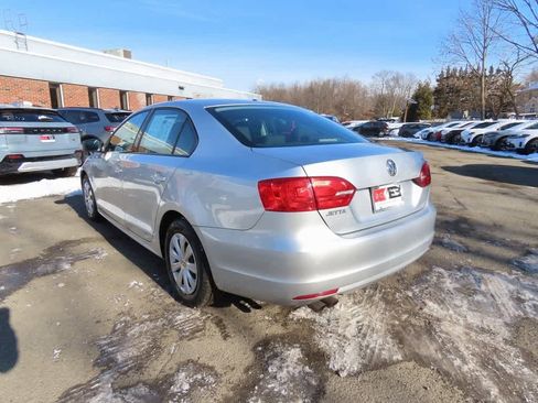 Used 2014 Volkswagen Jetta S image 4