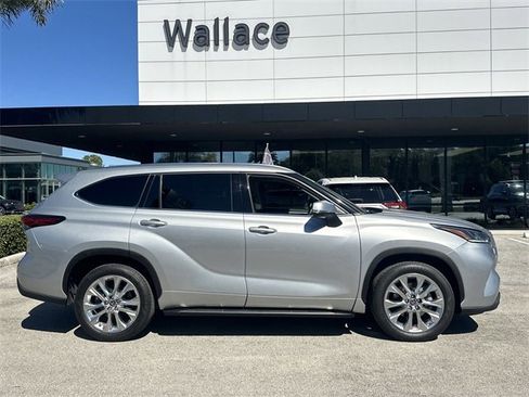 Used 2023 Toyota Highlander Limited image 6