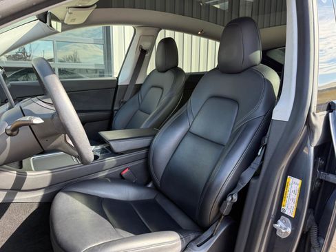 Used 2021 Tesla Model Y Long Range image 13