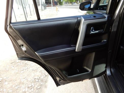 Used 2018 Toyota 4Runner SR5 AWD/4WD image 20