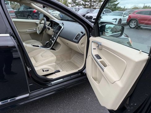 Used 2015 Volvo XC60 T6 w/ Proximity Package AWD/4WD image 8