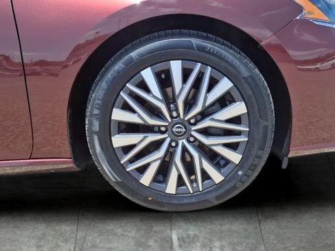 Used 2023 Nissan Altima 2.5 SV FWD image 9