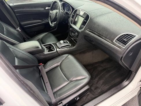 Used 2016 Chrysler 300 Limited image 27