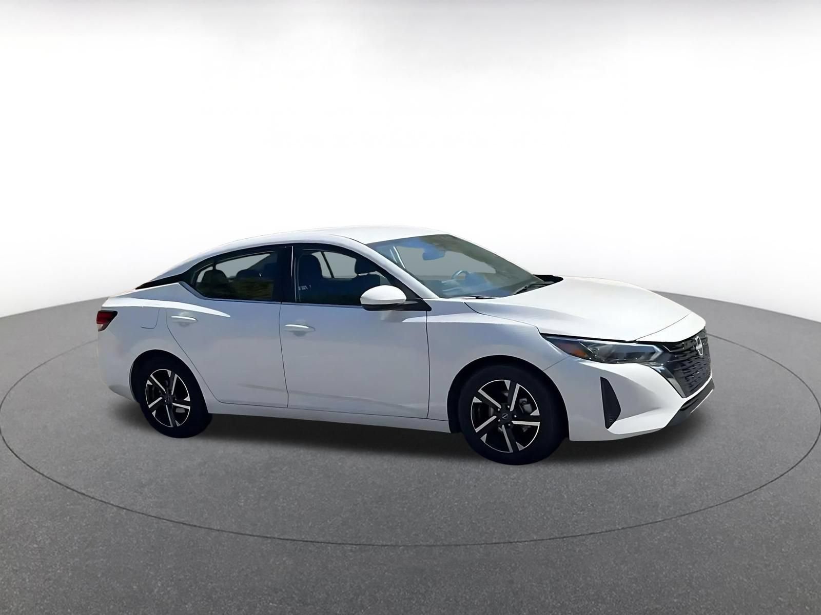 Used 2025 Nissan Sentra SV FWD image 2