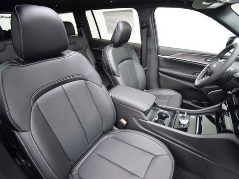 New 2026 Jeep Grand Cherokee L Limited AWD/4WD image 18