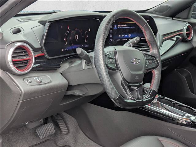 Used 2024 Chevrolet Trax RS w/ Sunroof Package FWD image 3