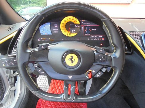 Used 2021 Ferrari Roma RWD image 15