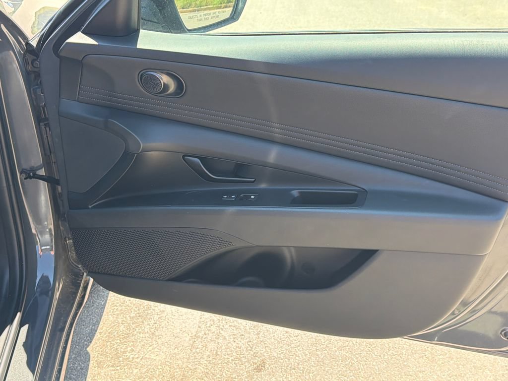 Certified 2025 Hyundai Elantra Sport FWD image 13
