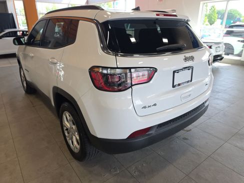 Used 2024 Jeep Compass Latitude AWD/4WD image 11