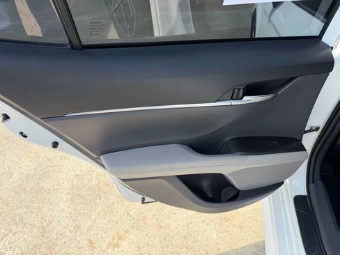 Used 2022 Toyota Camry SE image 14