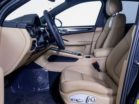 New 2026 Porsche Macan image 5