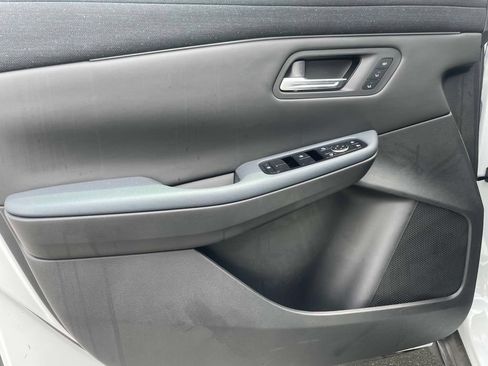 New 2026 Nissan Leaf Platinum+ w/ Cargo Package (Platinum+) FWD image 18