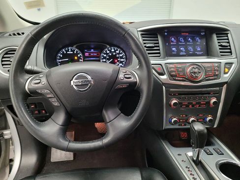 Used 2018 Nissan Pathfinder SL image 22