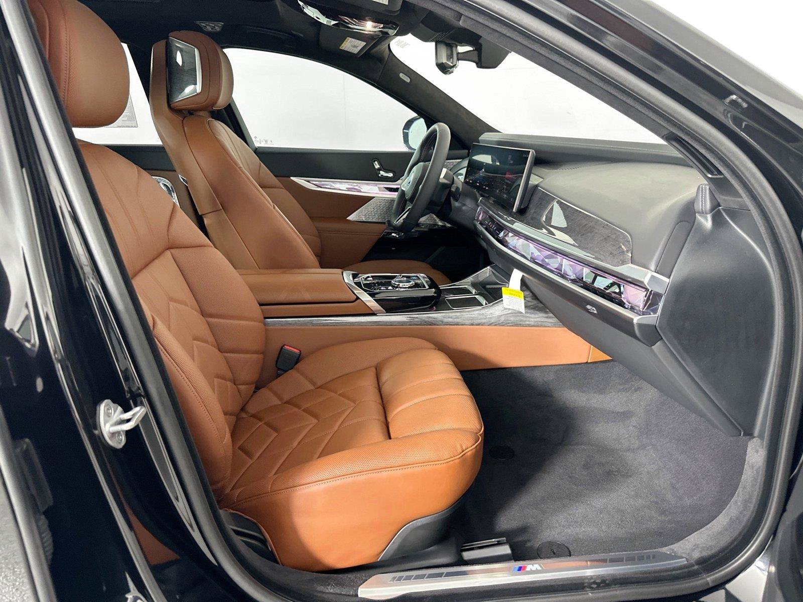 Used 2025 BMW i7 xDrive60 AWD/4WD image 16
