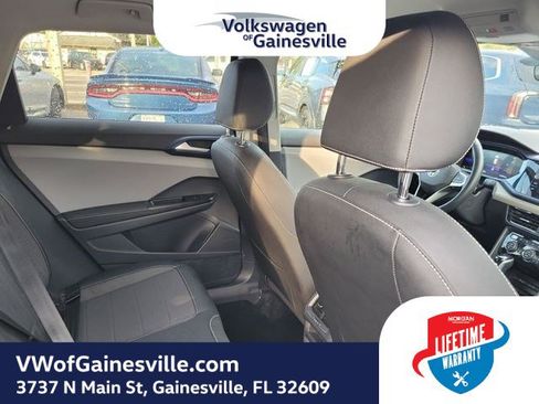 Used 2024 Volkswagen Taos SE FWD image 30