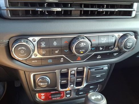 Certified 2025 Jeep Wrangler Unlimited Rubicon 4xe w/ Convenience Group AWD/4WD image 15