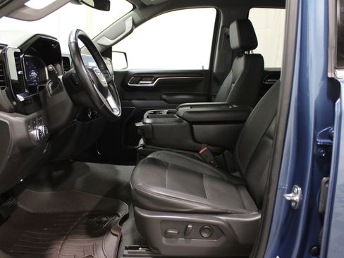 Used 2024 GMC Sierra 1500 SLT image 3