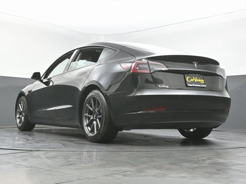 Used 2021 Tesla Model 3 Standard Range Plus image 40