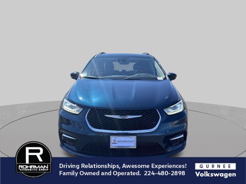 Used 2022 Chrysler Pacifica Touring-L AWD/4WD image 3