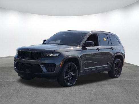 Used 2024 Jeep Grand Cherokee Altitude AWD/4WD image 7
