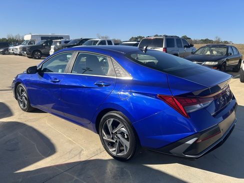 Used 2025 Hyundai Elantra SEL image 9