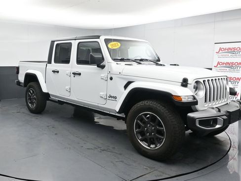 Used 2023 Jeep Gladiator Overland AWD/4WD image 2