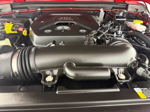 Used 2026 Jeep Wrangler Unlimited Sahara AWD/4WD image 33