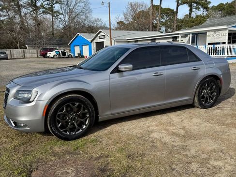 Used 2017 Chrysler 300 S image 5