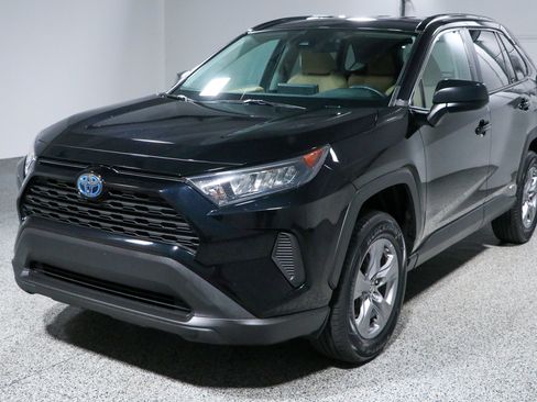 Used 2022 Toyota RAV4 LE AWD/4WD image 30