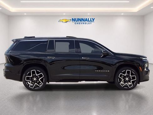 Used 2025 Chevrolet Traverse High Country FWD image 5