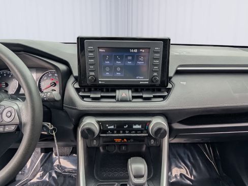 Used 2022 Toyota RAV4 LE image 14