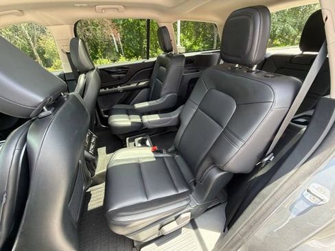 Used 2024 Lincoln Aviator AWD w/ Premium Package image 24
