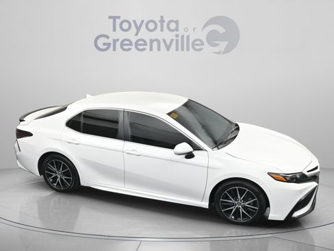 Used 2023 Toyota Camry SE image 7