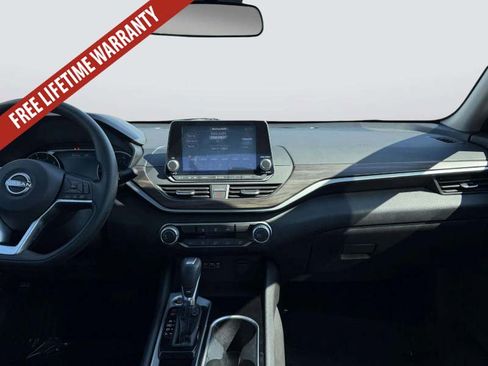 Used 2024 Nissan Altima 2.5 SV FWD image 17