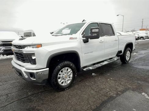Used 2024 Chevrolet Silverado 2500 LT image 4