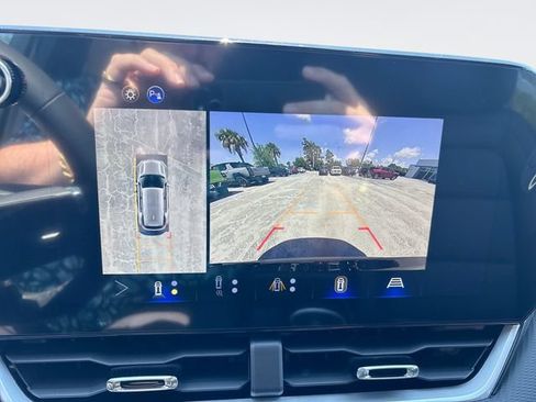 New 2026 Chevrolet Equinox LT w/ Convenience Package II FWD image 17
