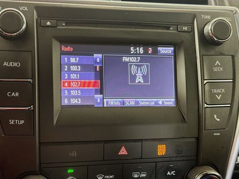 Used 2015 Toyota Camry SE FWD image 14