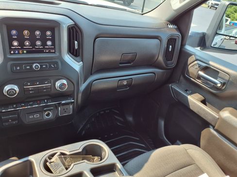 Used 2025 GMC Sierra 2500 Pro w/ 1SA Pro Safety Plus Package AWD/4WD image 4