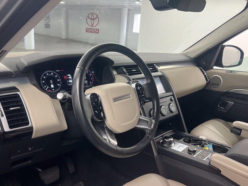 Used 2020 Land Rover Discovery Landmark AWD/4WD image 11