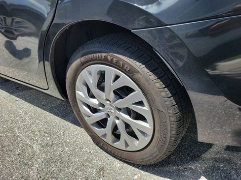 Certified 2019 Toyota Corolla LE image 10