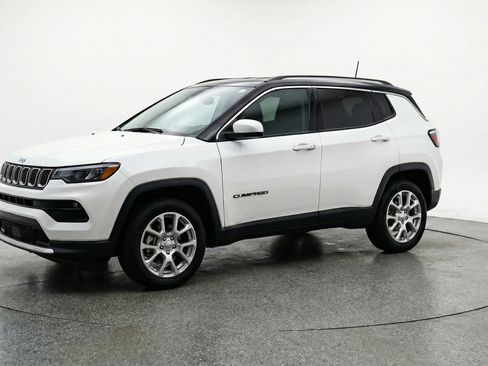 Used 2025 Jeep Compass Limited AWD/4WD image 3