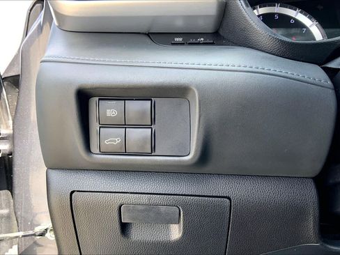 Used 2021 Toyota Highlander LE FWD image 33