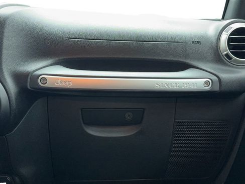 Used 2018 Jeep Wrangler Unlimited Sahara image 19